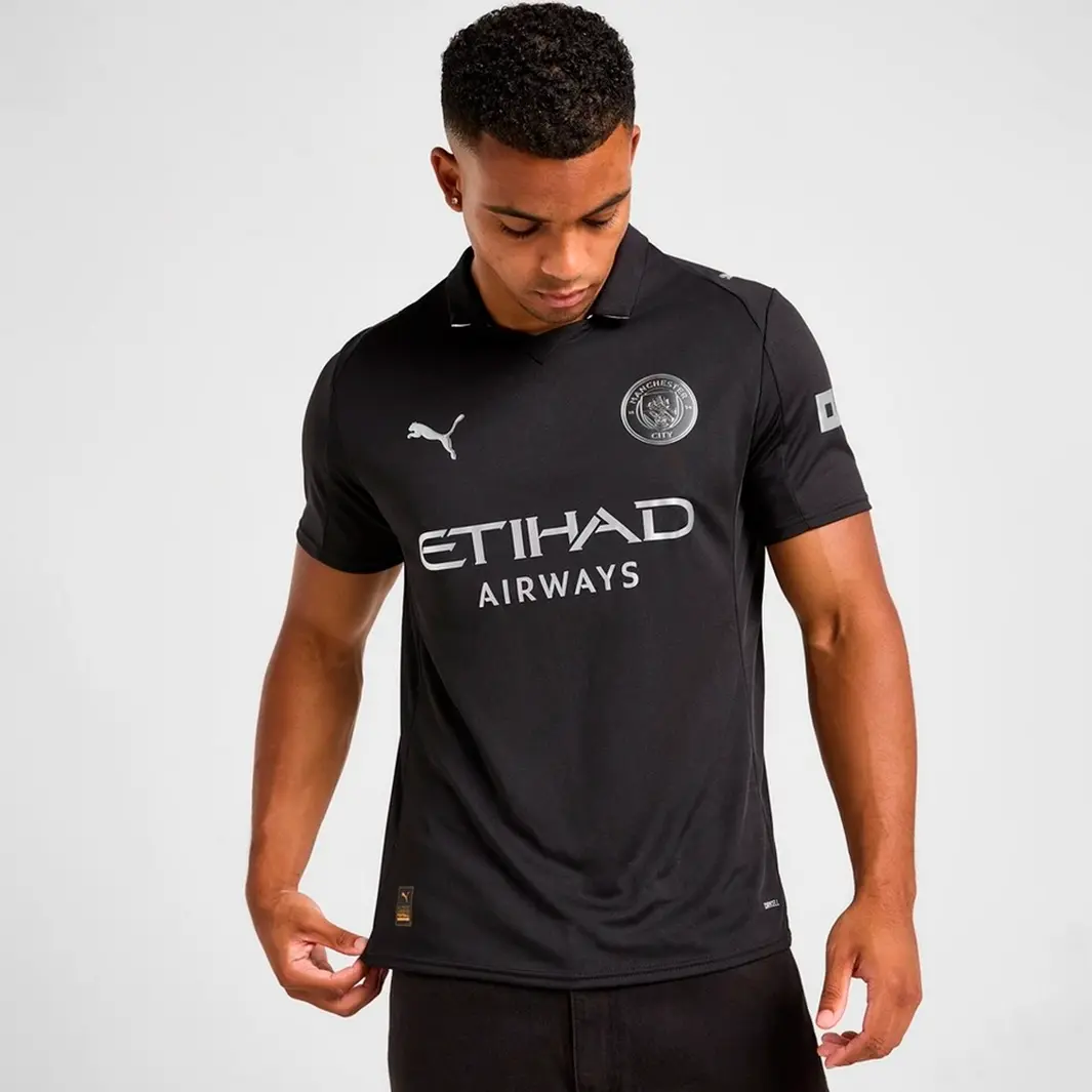 1-323_6b9d6e1e-5bbc-4158-a59d-0eaec19bafdc Camiseta Visitante Manchester City 2025/26 – Versión Aficionado - Imagen 1