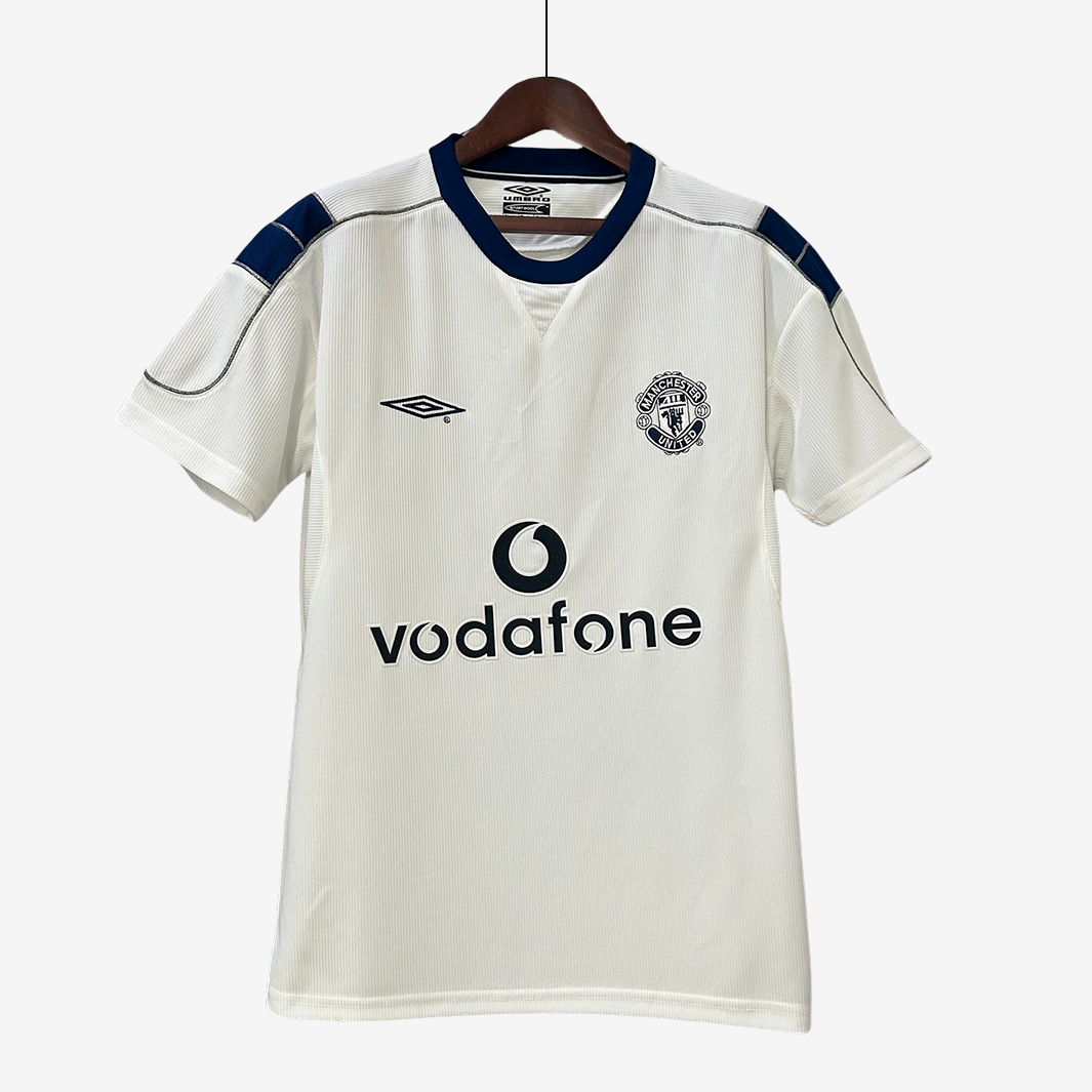 5-118_69872ece-8535-488b-9484-a4c5549f0ede Camiseta Visitante Manchester United 2000/01 – Versión Retro - Imagen 1