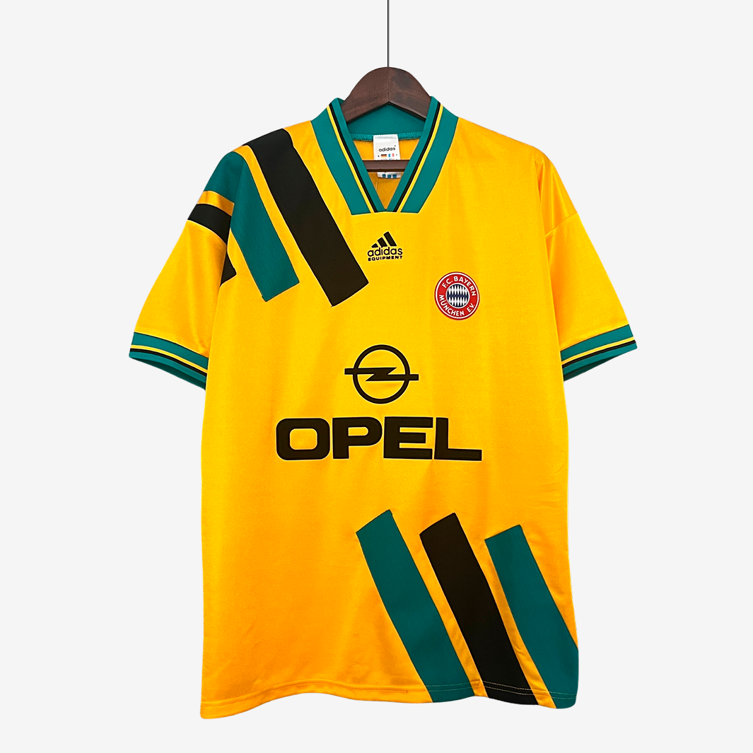 7-250_9d534fba-7c35-4ff3-bc2f-0174f11ce9fb Camiseta Visitante Bayern Munich 1993/95 – Versión Retro - Imagen 1
