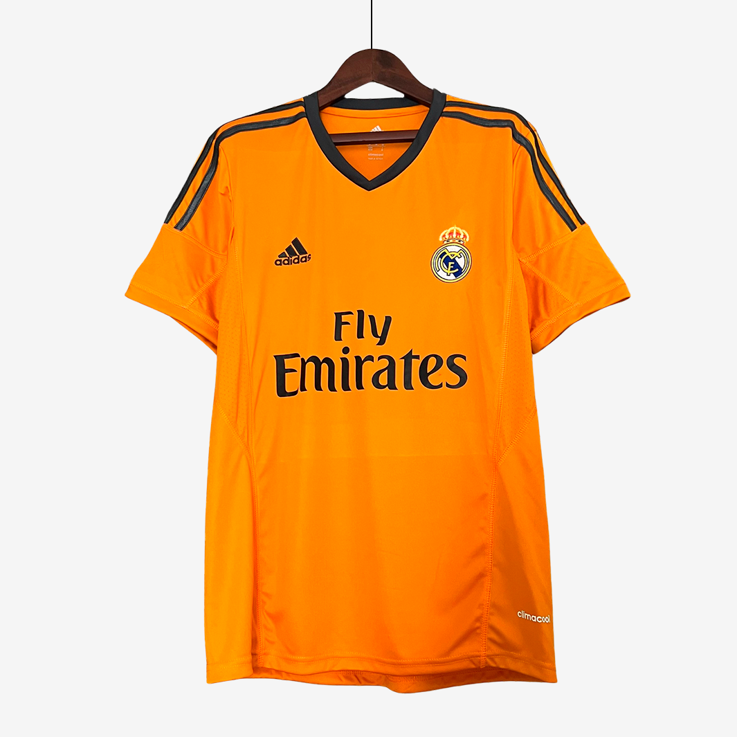 8-85_0c79a187-e502-4acb-b692-8d4ecc9e8198 Camiseta Tercera Real Madrid 2013/14 – Versión Retro - Imagen 1