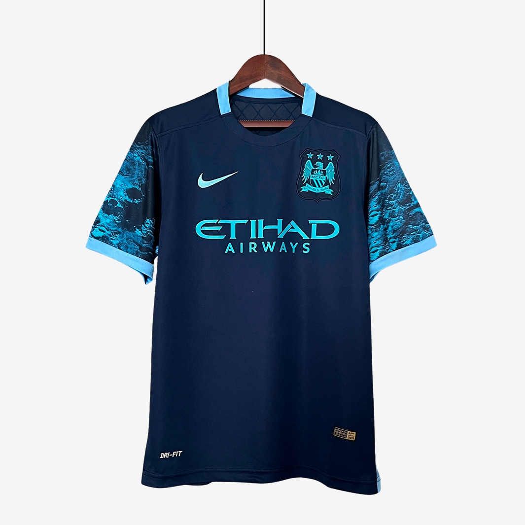 9-22_56ee2612-8bd1-4cbf-b80f-4137dbf5cfa0 Camiseta Visitante Manchester City 2015/16 – Versión Retro - Imagen 1