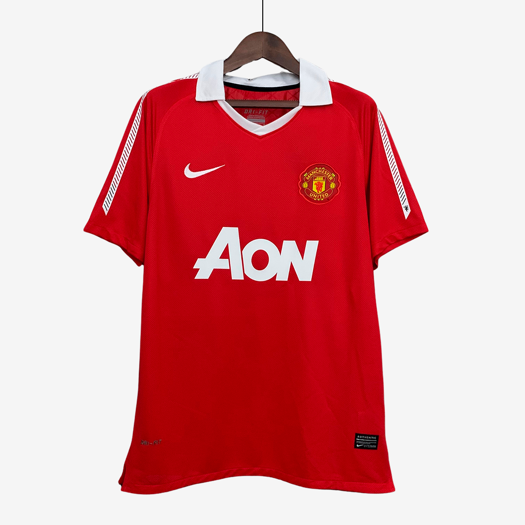 9-9_51a103f1-5aae-4785-884a-dd6a9c9745bc Camiseta Local Manchester United 2010/11 – Versión Retro - Imagen 1