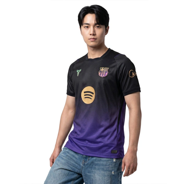 camiseta-nike-fc-barcelona-segunda-equipacion-x-kobe-2026-2027-purple-0.webp Camiseta FC Barcelona Visitante 26/27 Fan Version - Imagen 1