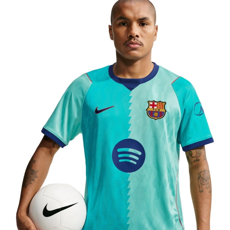 camiseta-nike-fc-barcelona-tercera-equipacion-2026-2027-green-blue-0.webp Camiseta FC Barcelona 3ª 26/27 Fan Version - Imagen 1
